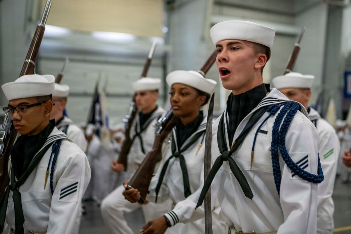 Navy exceeds recruiting goal with over 45,000 new sailors Navy exceeds recruiting goal with over 45,000 new sailors